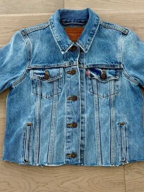 Levi's Light Blue Vintage Cropped Red Tab Denim Jacket with Leather Patch (S)